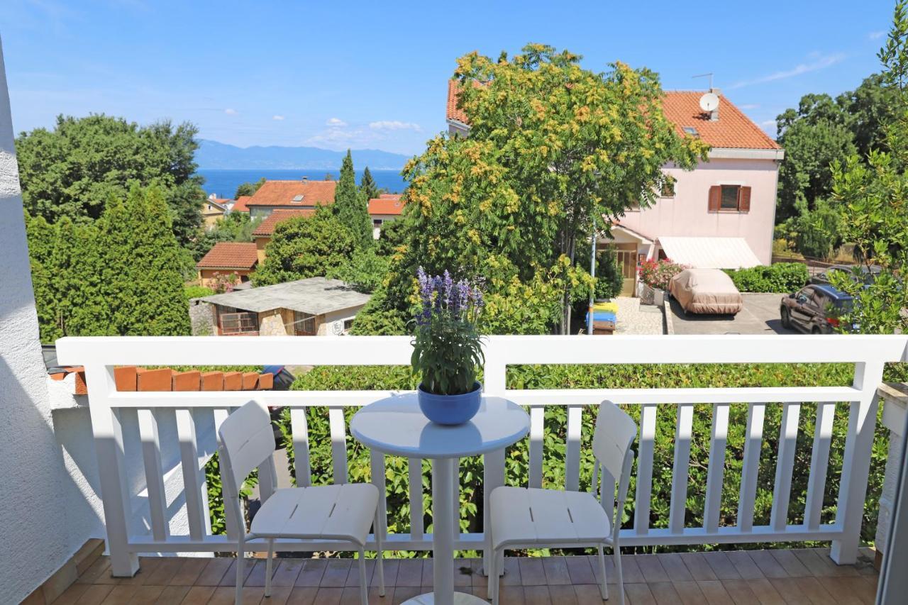 Apartment Hudan Malinska Exterior photo