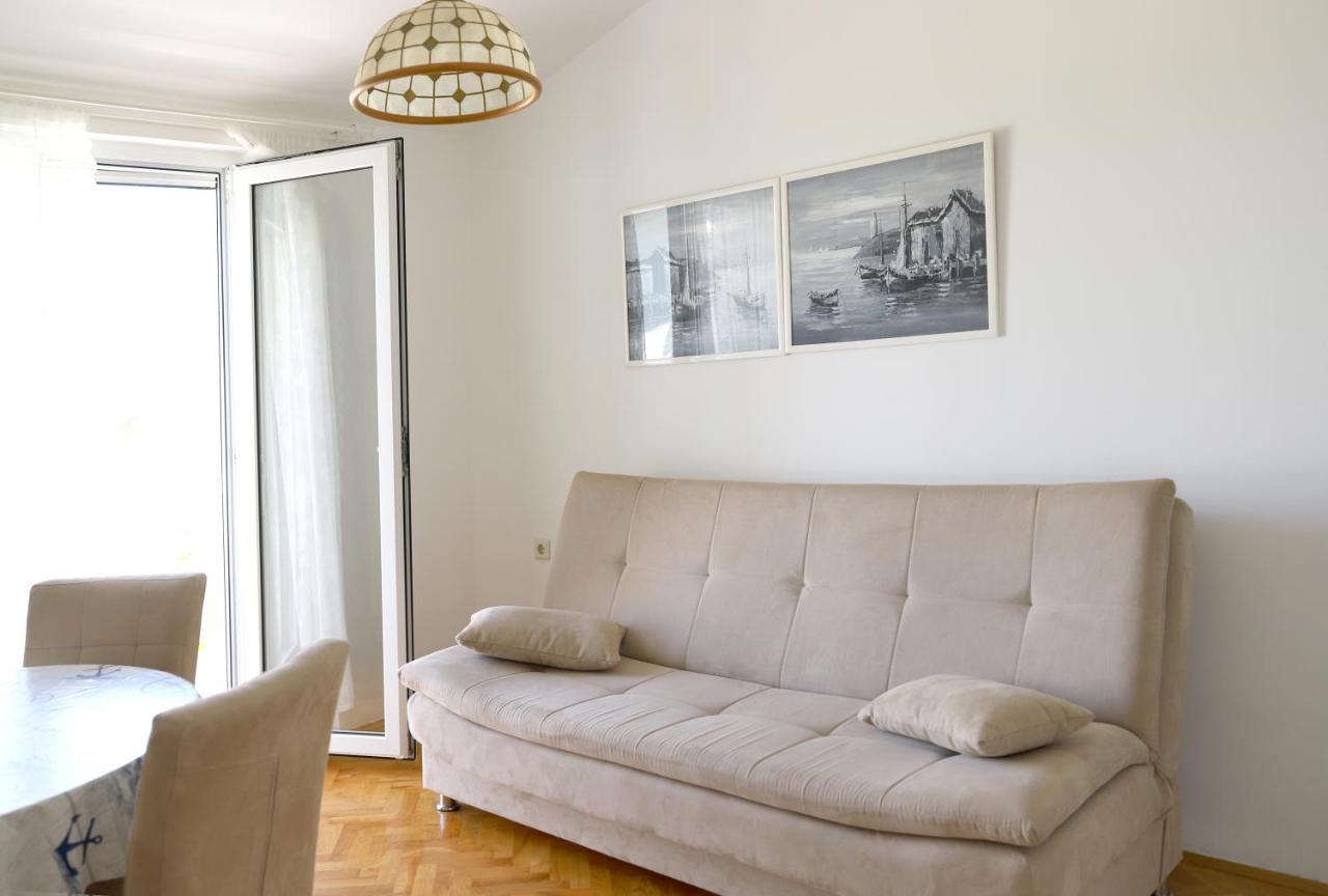 Apartment Hudan Malinska Exterior photo