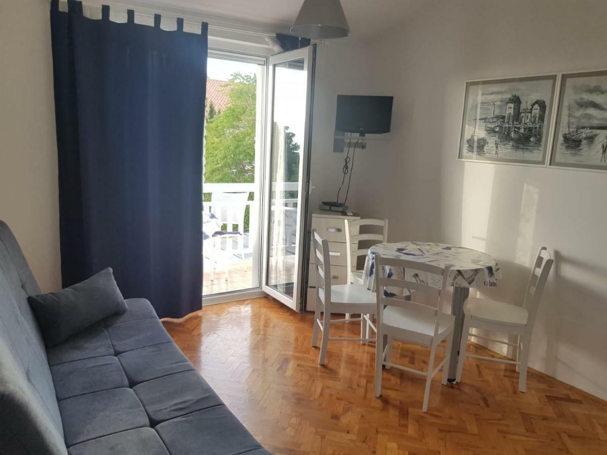 Apartment Hudan Malinska Exterior photo